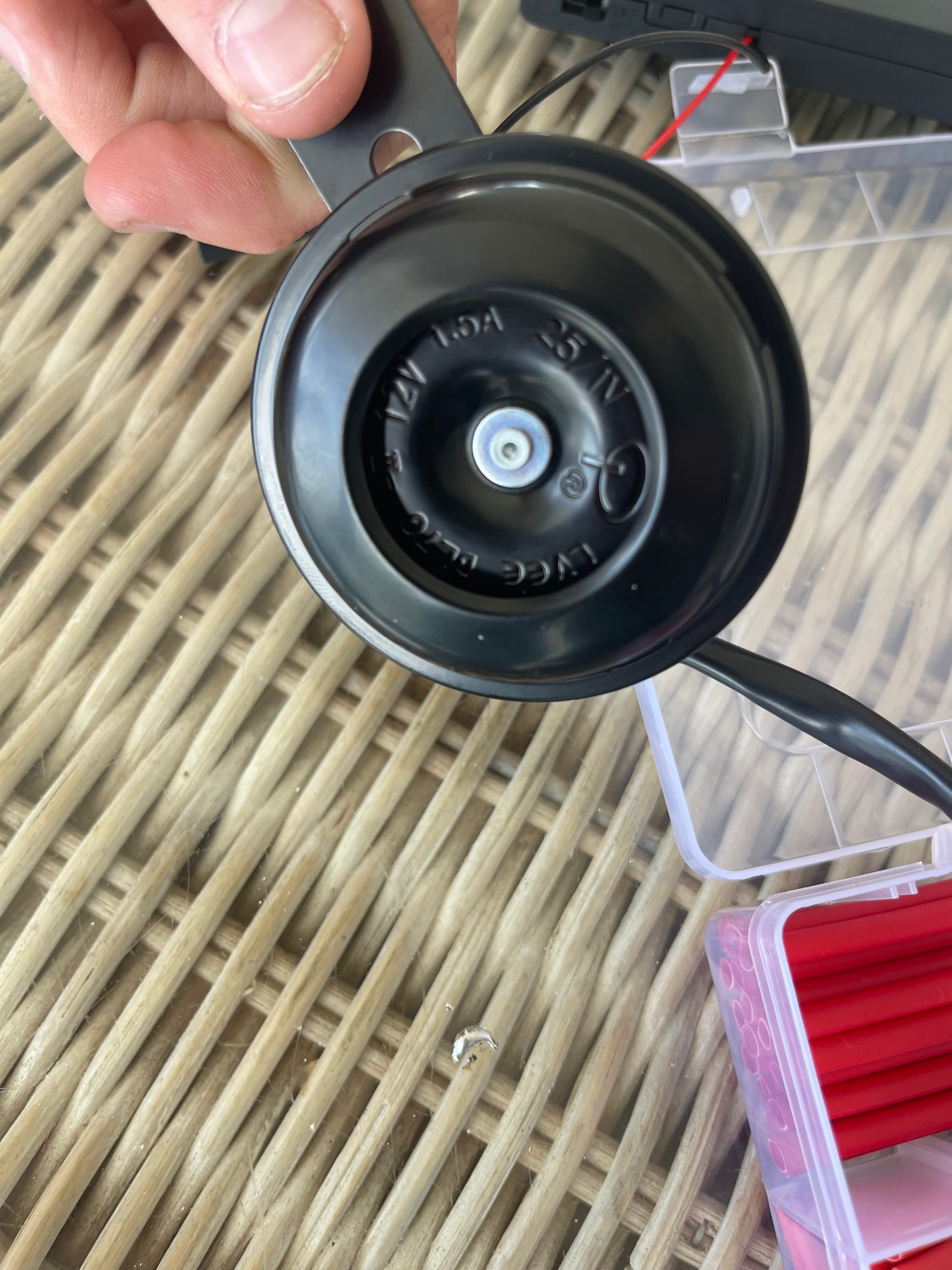 Battery powered surron horn