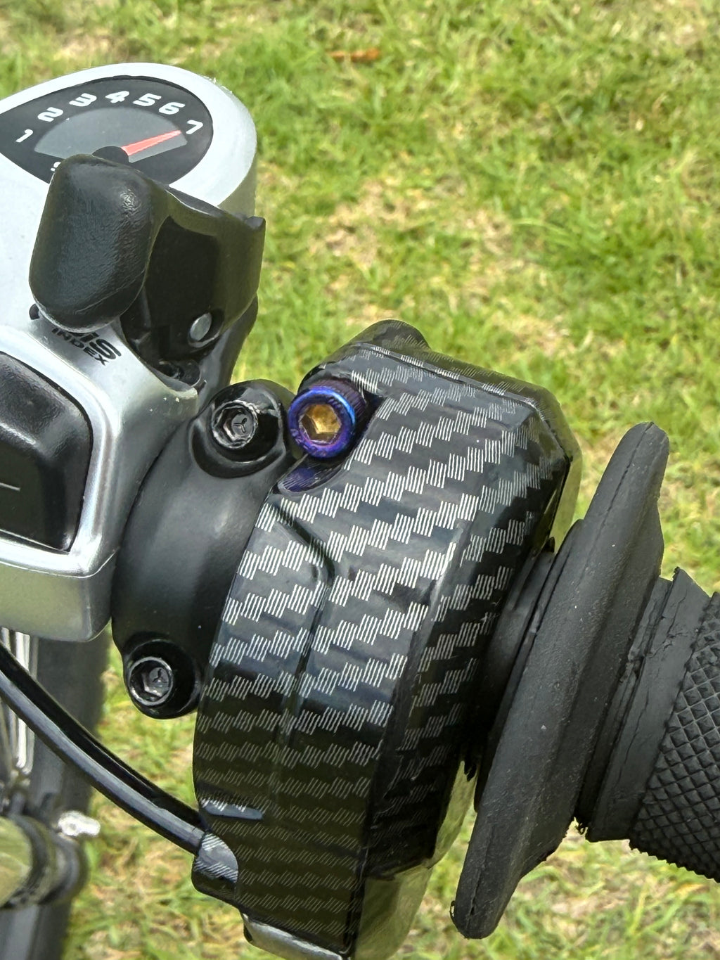 Surron throttle bolts