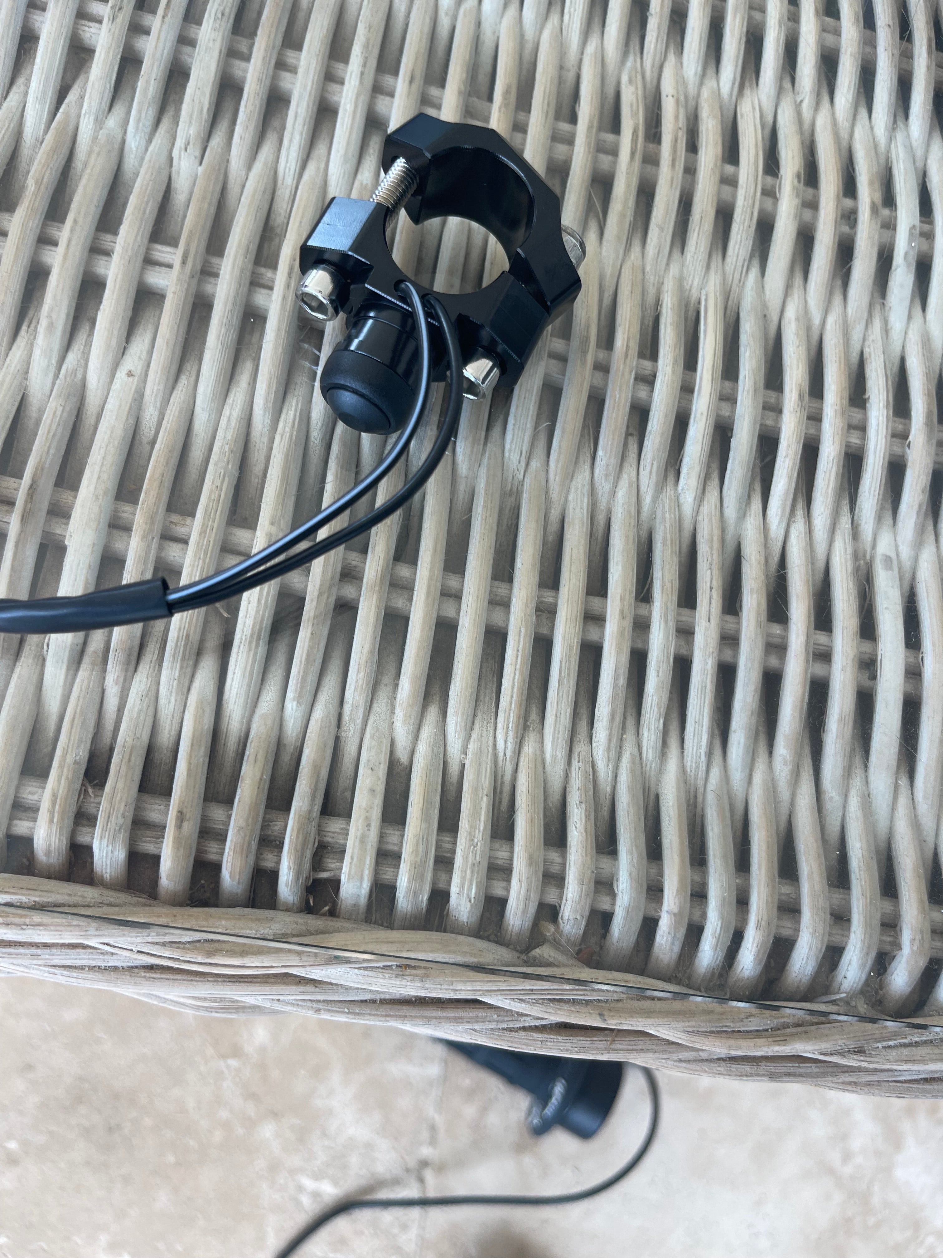 Battery powered surron horn