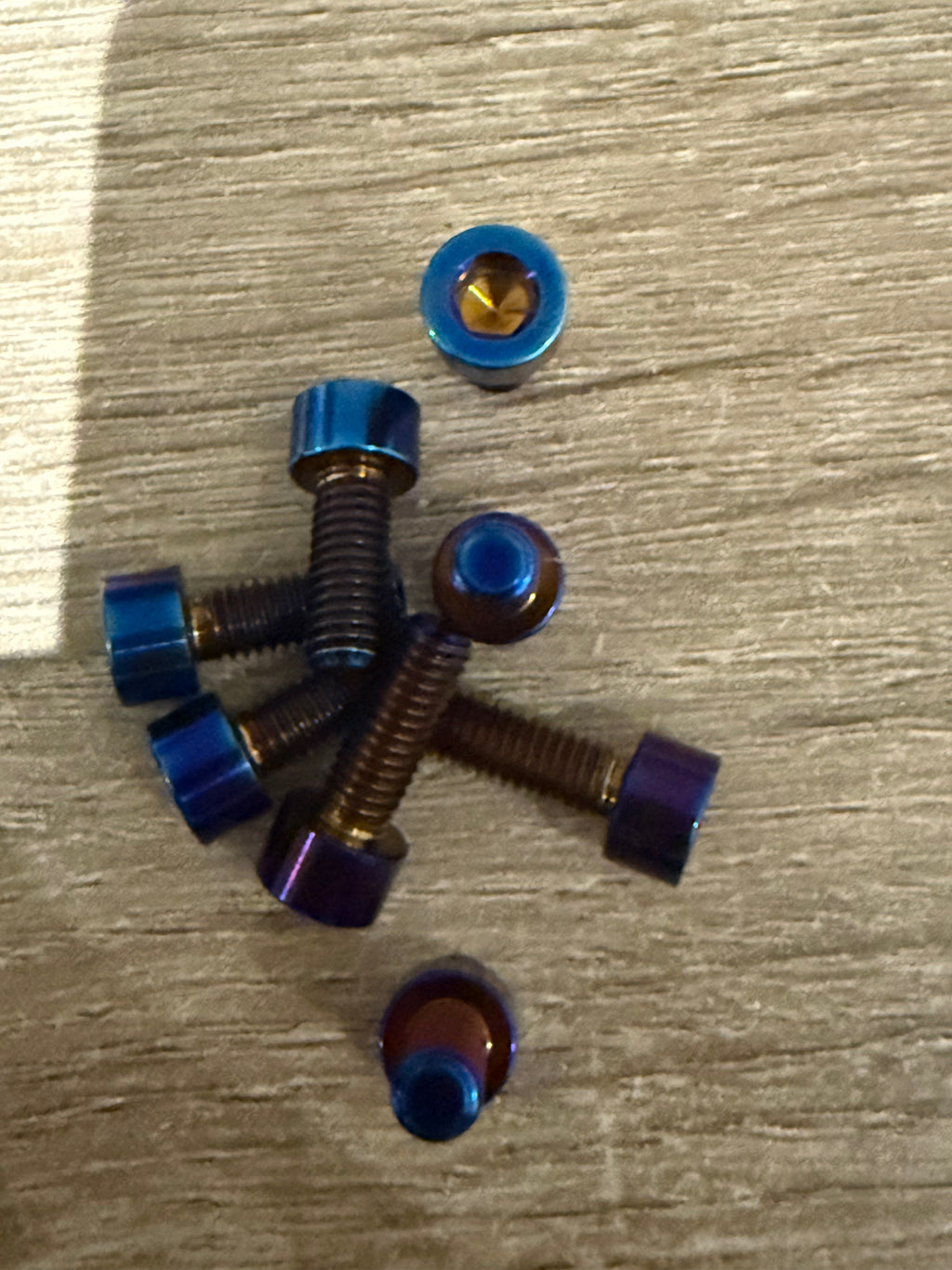 Dirodi frame bolts