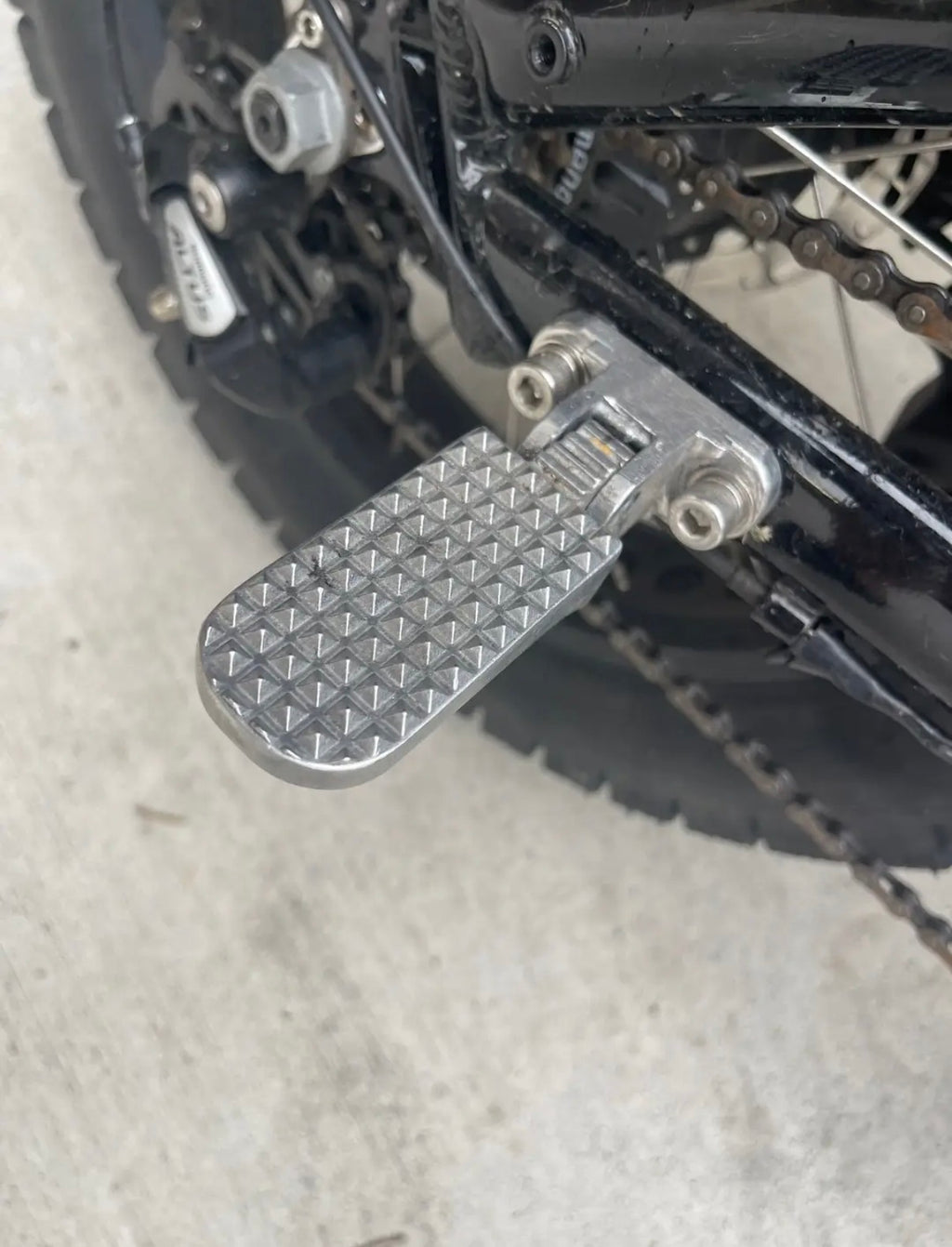 Chrome pegs