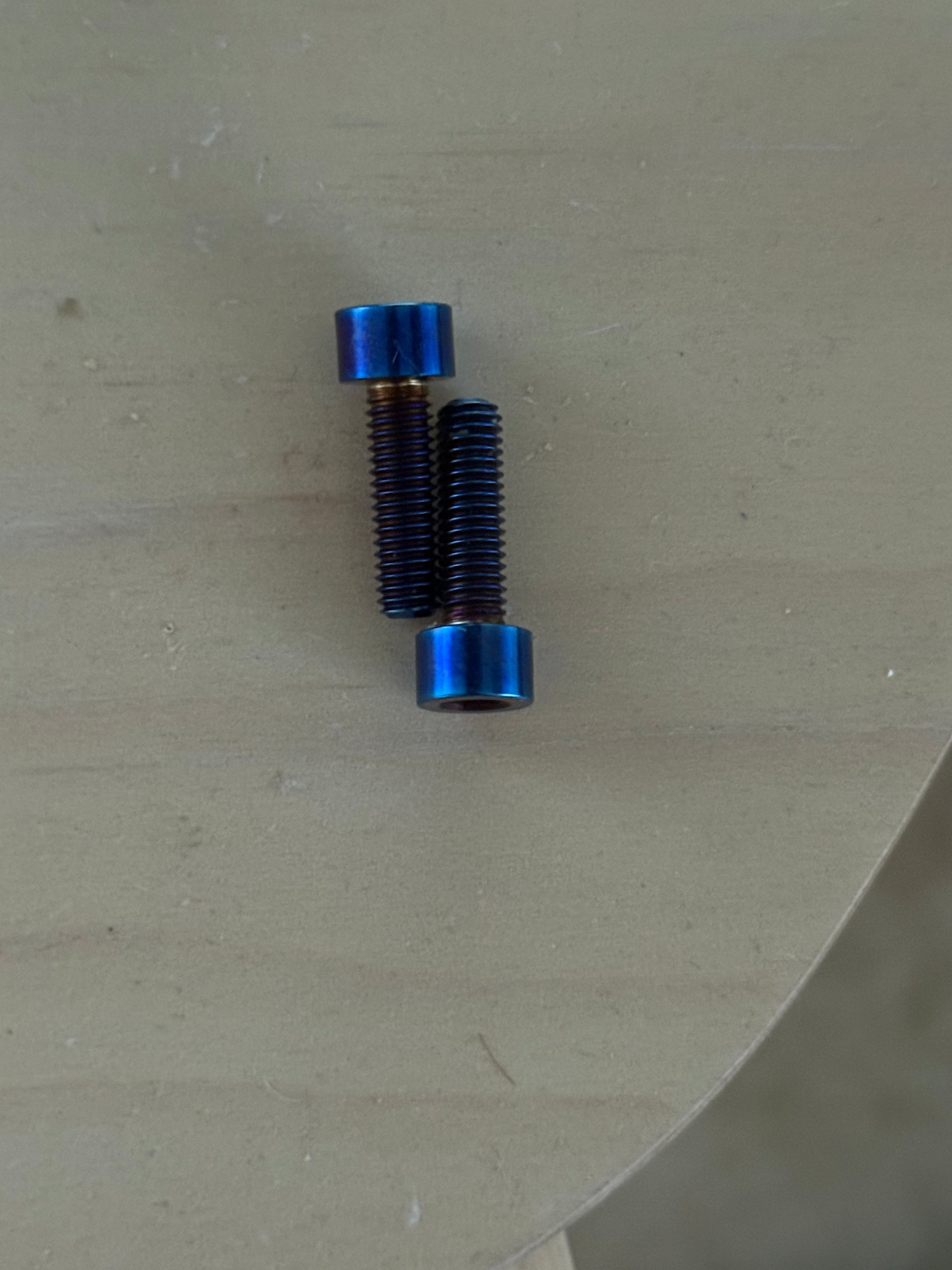 Surron throttle bolts