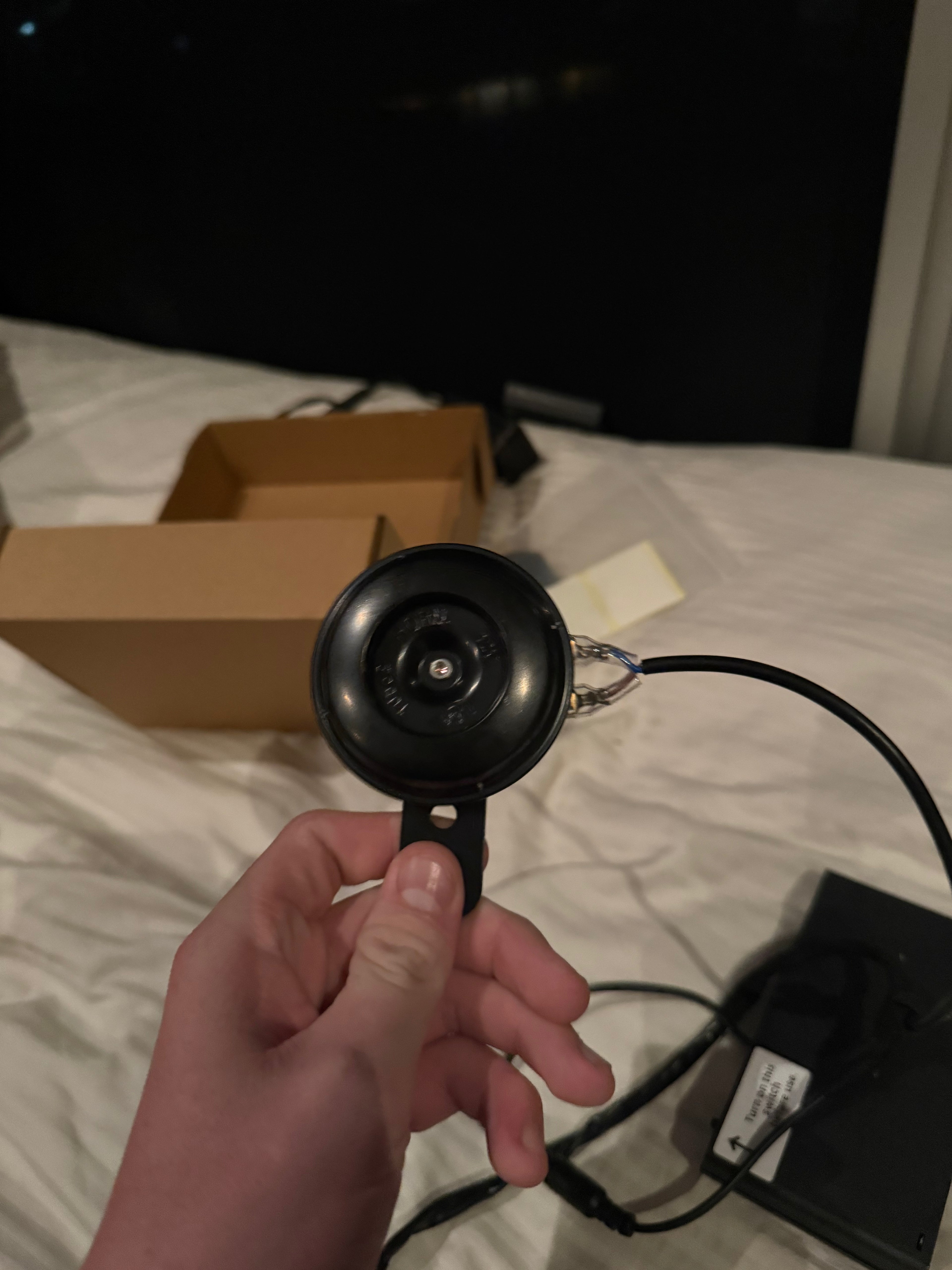 Battery powered surron horn