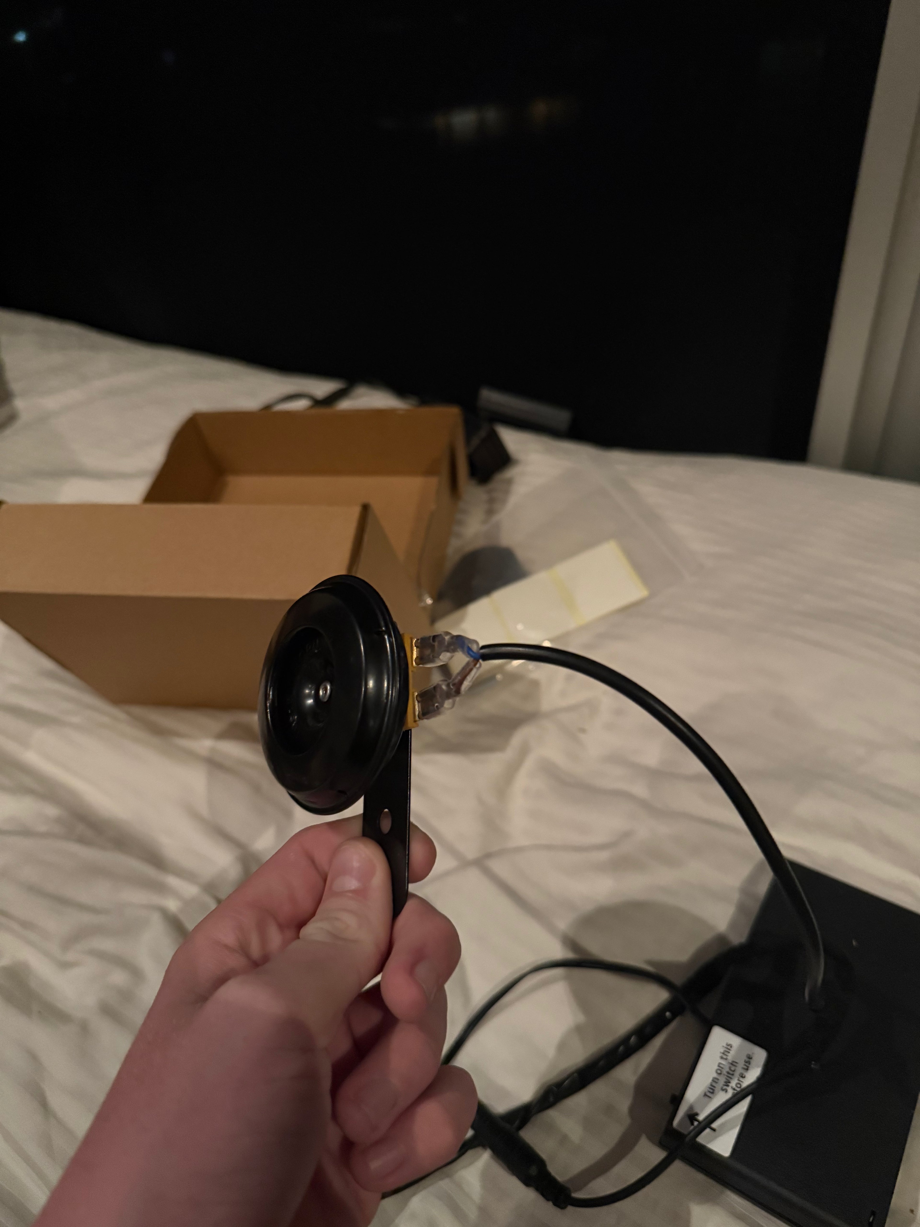 Battery powered surron horn